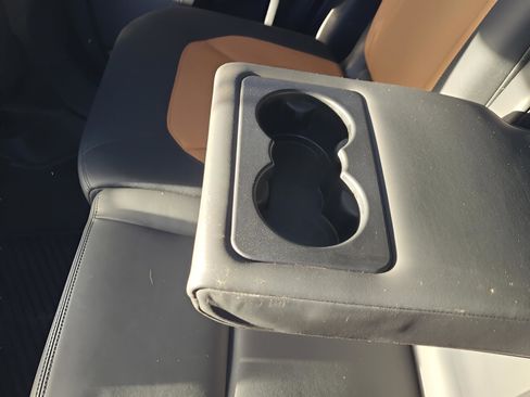 Used 2023 Land Rover Defender 110 X-Dynamic SE image 11