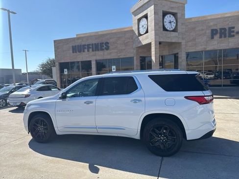 Used 2021 Chevrolet Traverse Premier image 2