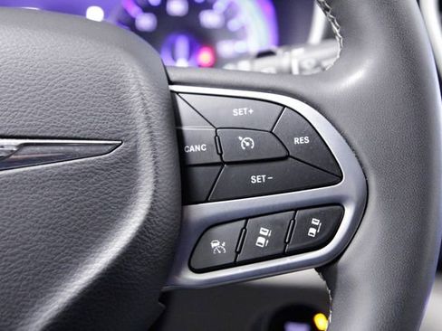 Used 2024 Chrysler Pacifica Touring-L image 29