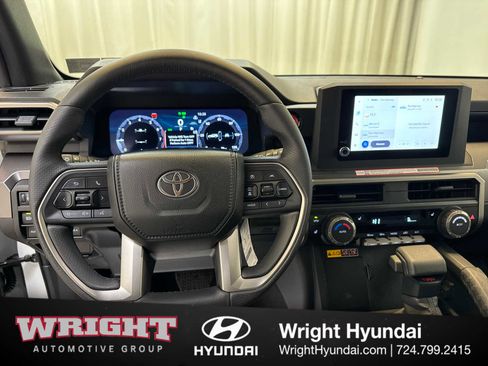 Used 2025 Toyota 4Runner TRD Off-Road image 19