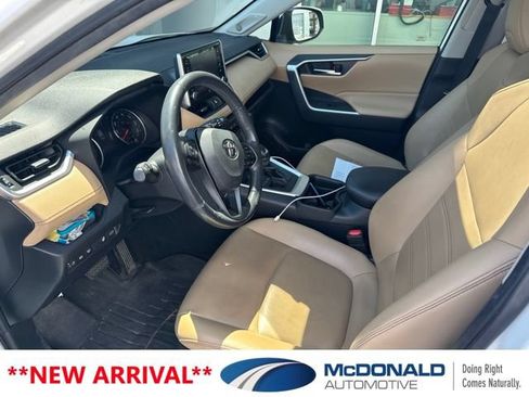 Used 2019 Toyota RAV4 XLE Premium w/ Advanced Technology Package AWD/4WD image 6