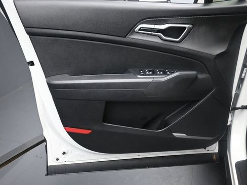 Used 2025 Kia Sportage LX FWD image 19