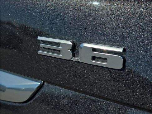 Used 2018 Cadillac XT5 FWD image 6