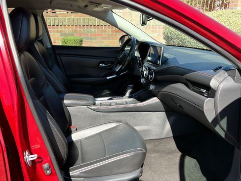 Used 2021 Nissan Sentra SR w/ SR Premium Package FWD image 11