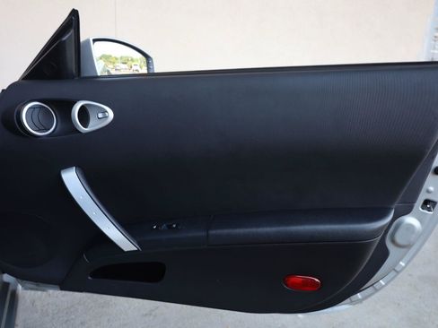 Used 2004 Nissan 350Z Touring RWD image 20