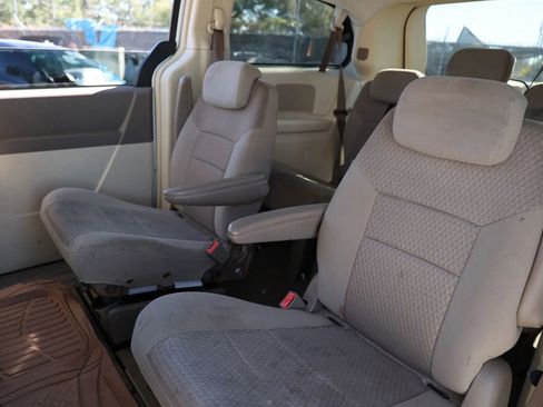 Used 2008 Chrysler Town & Country Touring image 13