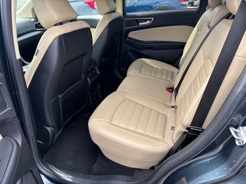 Used 2022 Ford Edge SEL w/ Convenience Package image 9