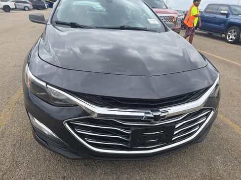 Used 2022 Chevrolet Malibu LS FWD image 2