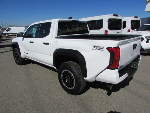 Used 2025 Toyota Tacoma TRD Off-Road image 10