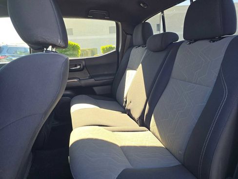 Used 2022 Toyota Tacoma TRD Off-Road image 17