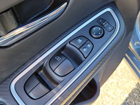 New 2025 Nissan Versa SR w/ Trunk Package image 17