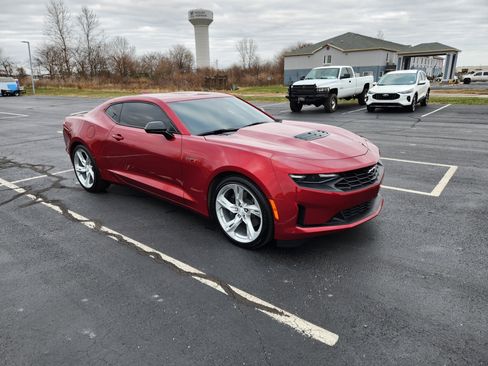 Used 2021 Chevrolet Camaro LT w/ Technology Package image 9