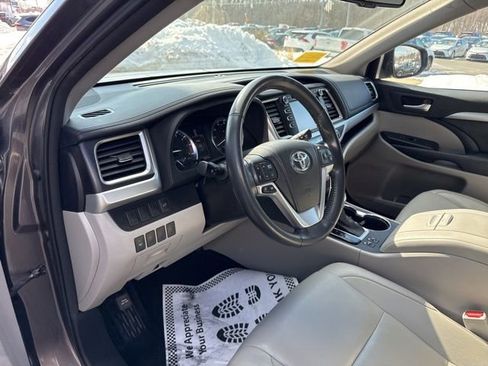 Used 2015 Toyota Highlander XLE image 25