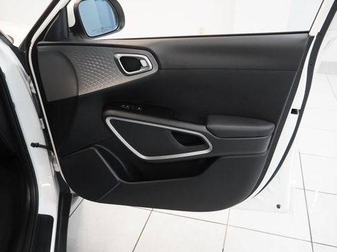 Used 2022 Kia Soul LX FWD image 27