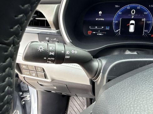 Used 2023 Toyota Highlander Limited image 28