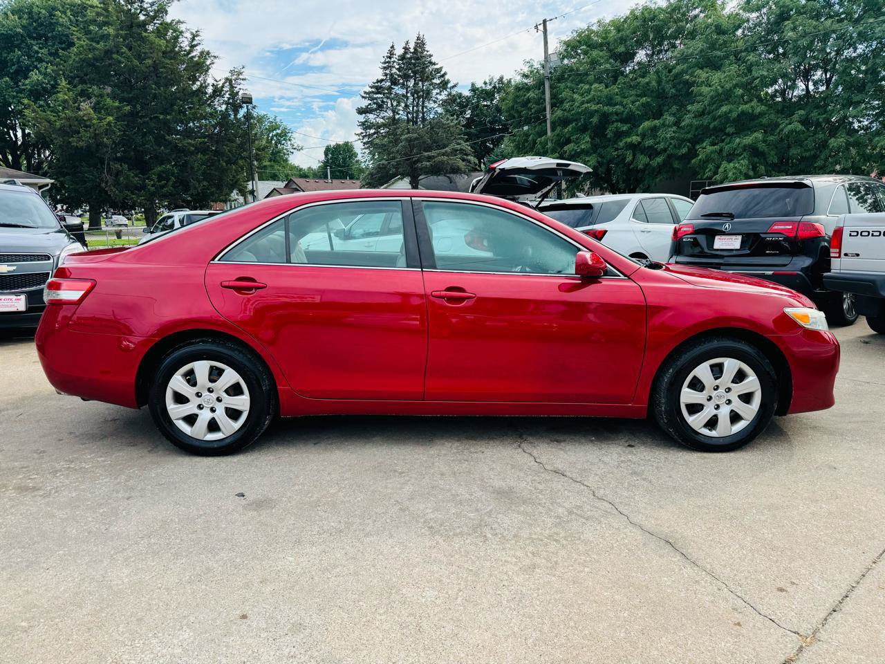 Used 2010 Toyota Camry LE FWD image 2