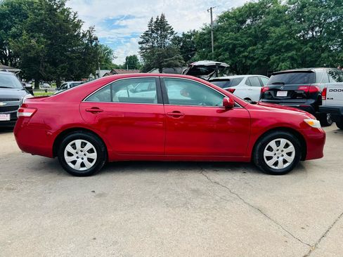 Used 2010 Toyota Camry LE FWD image 2