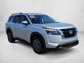 Used 2024 Nissan Pathfinder SV FWD video 3