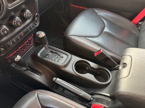 Used 2018 Jeep Wrangler Unlimited Rubicon AWD/4WD image 8