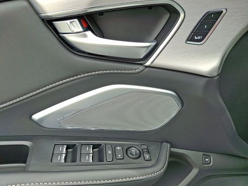 Certified 2025 Acura RDX SH-AWD w/ Technology Package image 12