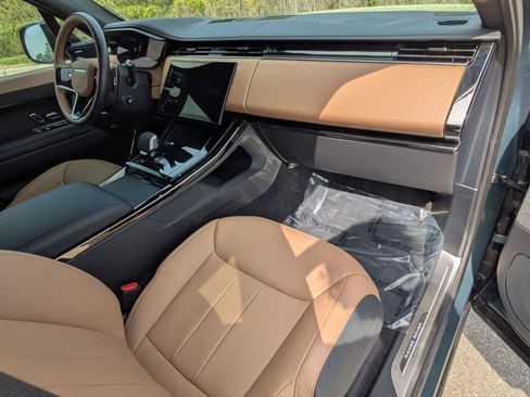 Certified 2025 Land Rover Range Rover Sport Dynamic SE AWD/4WD image 28