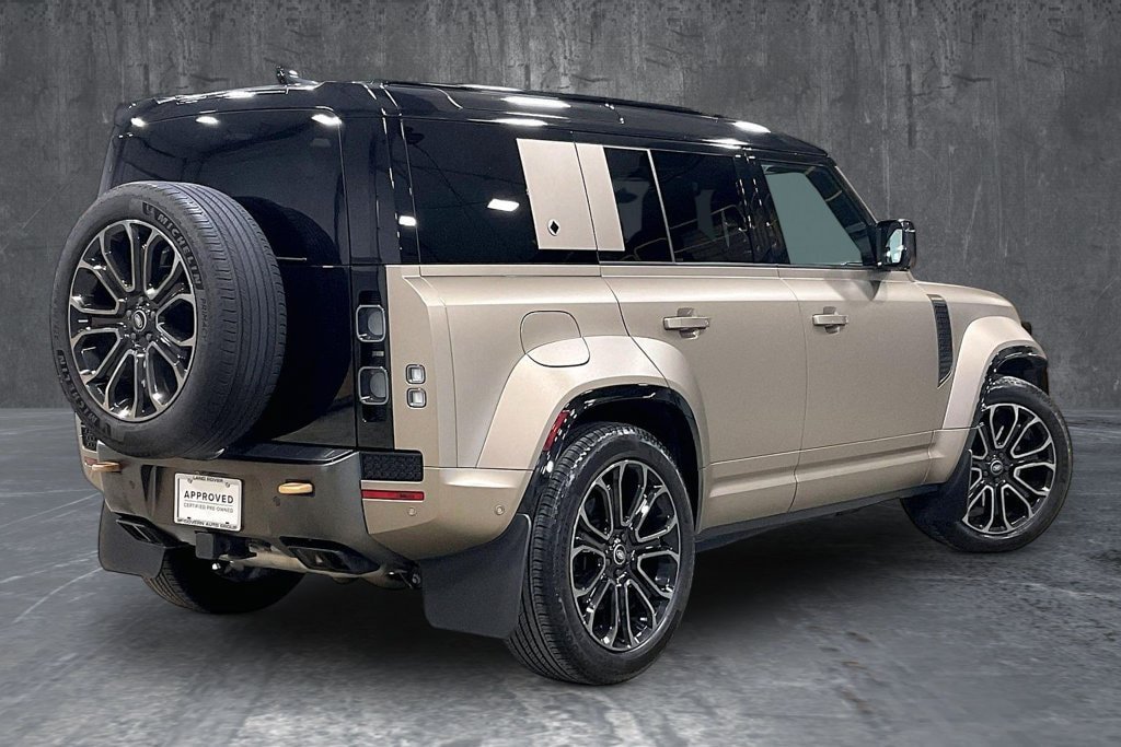Used 2025 Land Rover Defender 110 AWD/4WD image 7