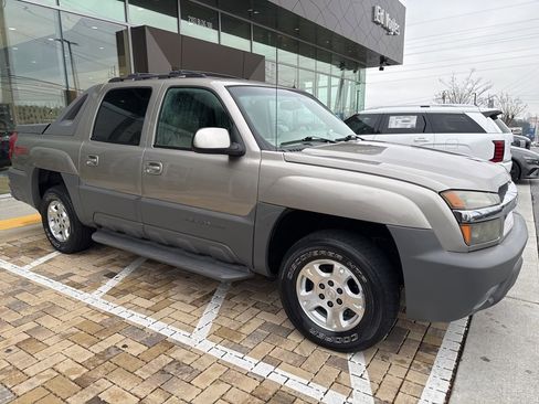 Used 2002 Chevrolet Avalanche 2WD image 2