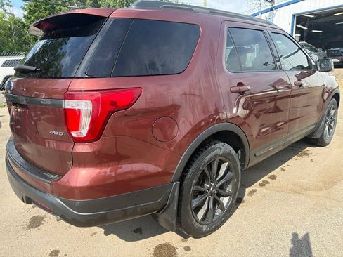 Used 2018 Ford Explorer XLT w/ XLT Appearance Package AWD/4WD image 4