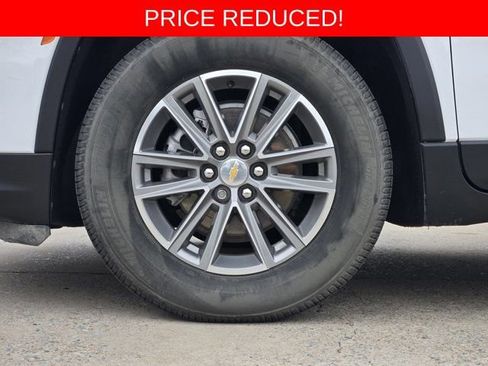 Used 2022 Chevrolet Traverse LT FWD image 11