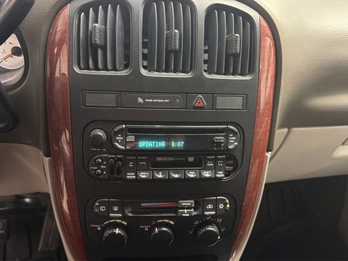 Used 2007 Chrysler Town & Country LX w/ Popular Equipment Group II FWD image 11