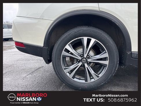 Certified 2018 Nissan Rogue SL w/ Premium Package image 9