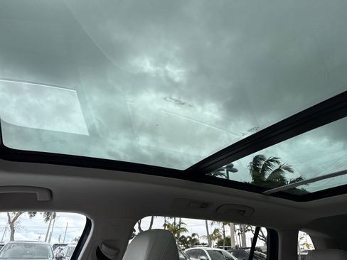 Used 2018 Volkswagen Tiguan SE AWD/4WD image 52