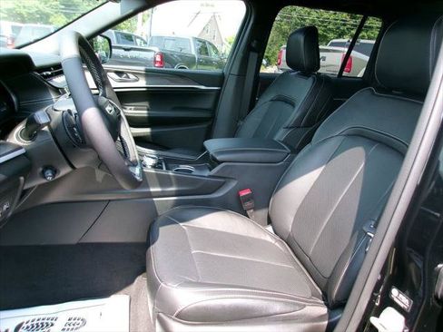 Used 2026 Jeep Grand Cherokee Limited AWD/4WD image 7