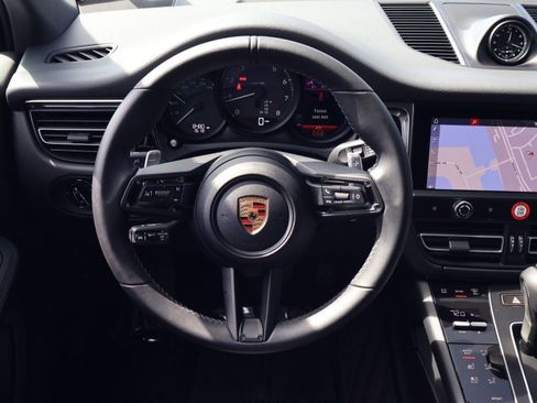 Certified 2025 Porsche Macan image 15