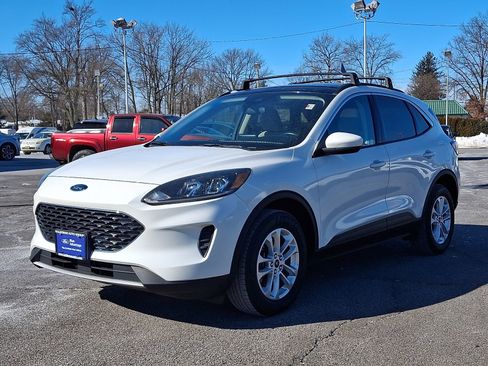 Used 2020 Ford Escape SE image 3
