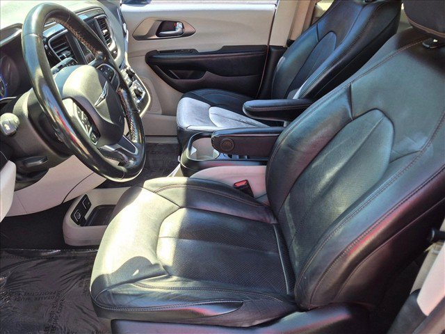 Used 2020 Chrysler Pacifica Touring-L FWD image 15