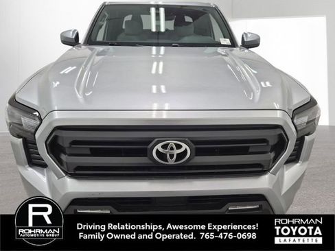 Used 2025 Toyota Tacoma SR5 AWD/4WD image 11