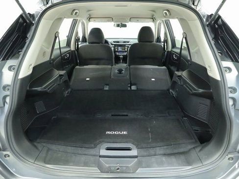 Used 2016 Nissan Rogue SV image 31