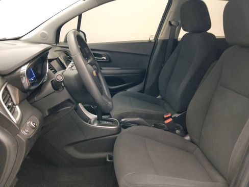 Used 2022 Chevrolet Trax LS AWD/4WD image 17