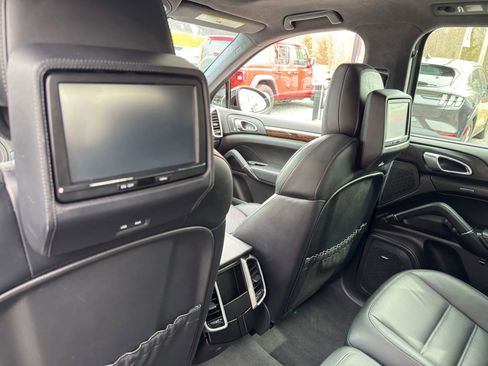 Used 2014 Porsche Cayenne GTS image 16