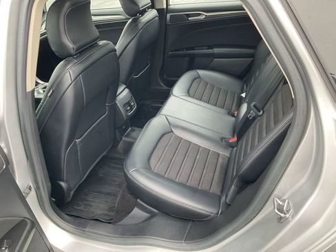 Used 2017 Ford Fusion SE w/ Equipment Group 201A image 12