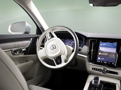 Certified 2025 Volvo S90 B6 Ultra image 22