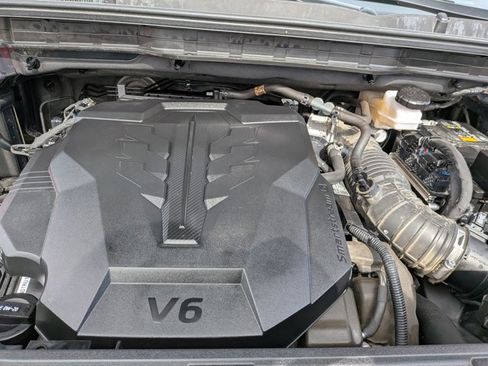 Used 2025 Kia Carnival image 22