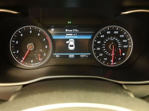 Used 2020 Genesis G70 2.0T RWD image 3