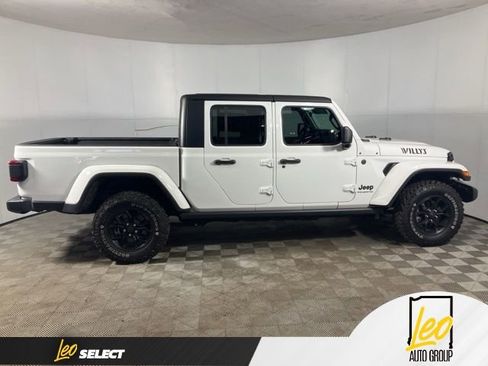 Used 2024 Jeep Gladiator Sport image 4
