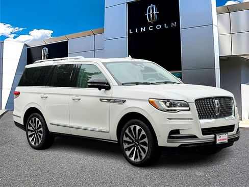 Certified 2024 Lincoln Navigator Reserve AWD/4WD image 1