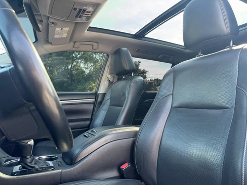 Used 2019 Toyota Highlander Limited Platinum w/ Carpet Mat Package (TMS) AWD/4WD image 11