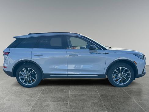 New 2026 Lincoln Corsair Premiere image 6