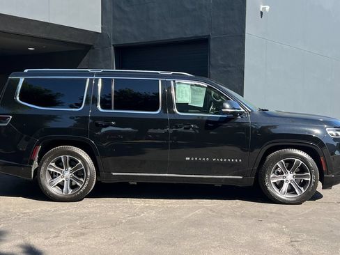 Used 2022 Jeep Grand Wagoneer Series I w/ Flexible Seating Group AWD/4WD image 3