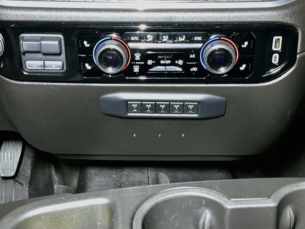 Used 2025 Chevrolet Silverado 3500 LT w/ Convenience Package AWD/4WD image 13